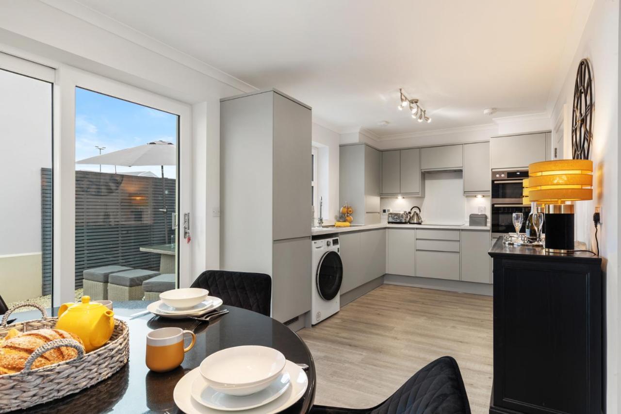 Cottage Mews - Seaside Cottage Parking Terrace تينبي المظهر الخارجي الصورة